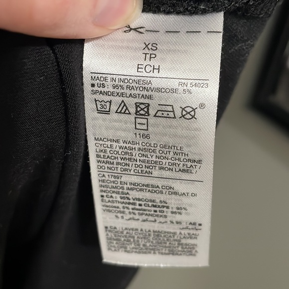 Old Navy Long Sleeve Maternity Dress - Picture 4 of 9